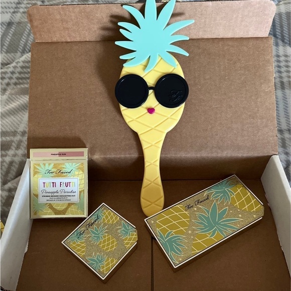 Too Faced TUTTI FRUITY PINEAPPLE PARADISE SET - Picture 6 of 6